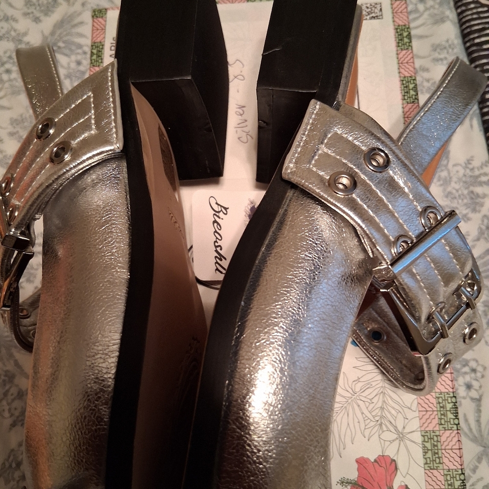 Chic SILVER Buckled Flats for Women - Picture 5 of 10